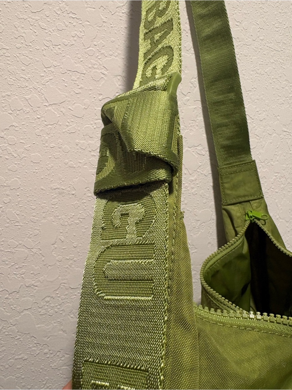 Baggu Medium Crescent in Green Juice - Picture 2 of 8